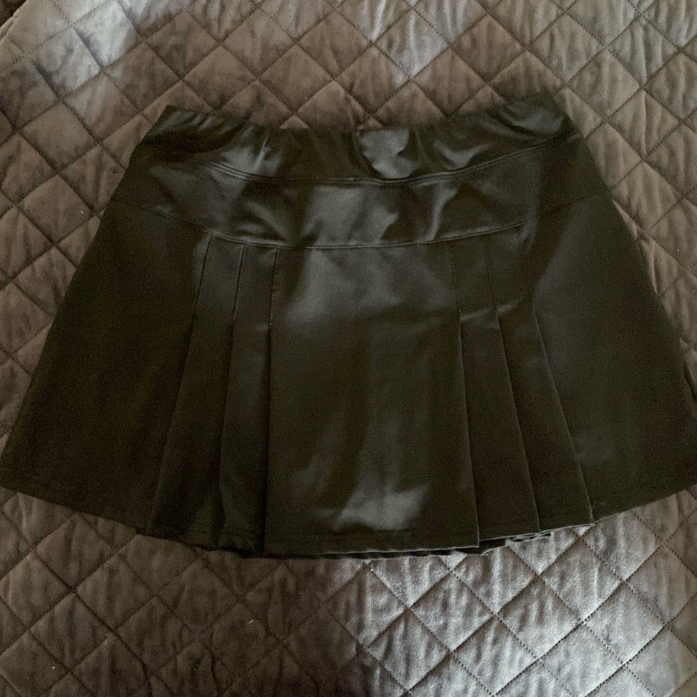 Black pleated athletic skirt